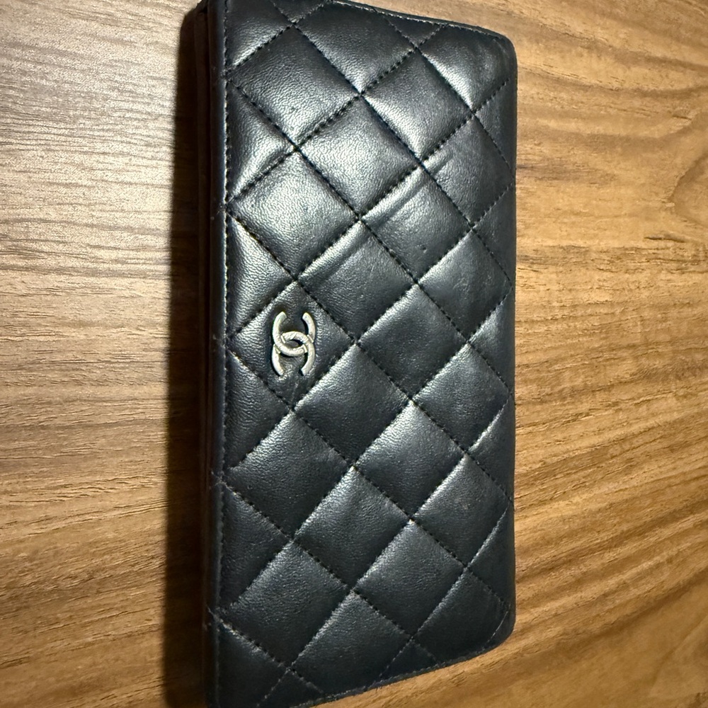 Vintage Chanel Quilted Caviar Yen Wallet